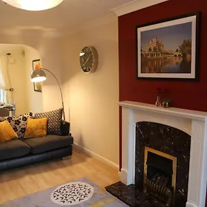 Stylish And Spacious With Garden Views - Near Mcr Airport And Ample Free Parking Holiday home